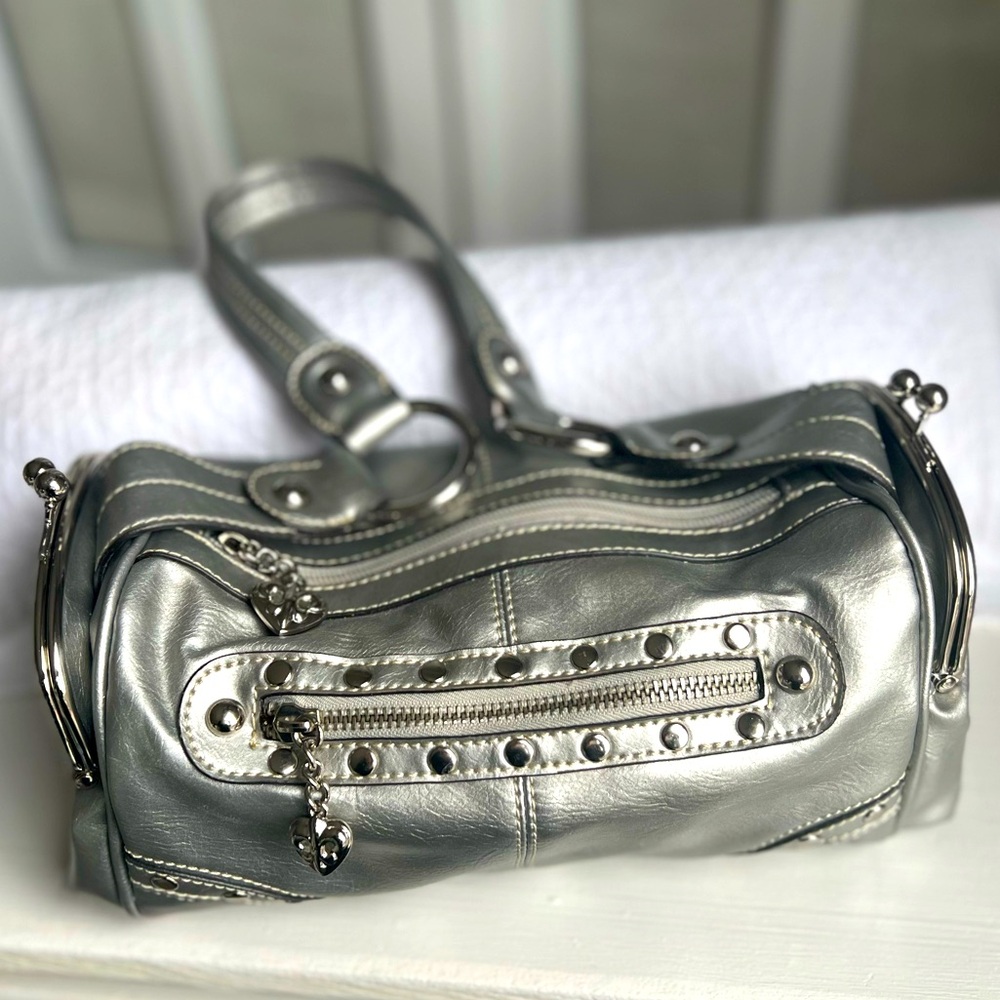 **For Sale: ❤️ Preloved Kathy Van Zeeland Purse with Key Ring ❤️**Kisslock